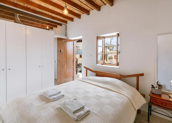 Stonehouse With Private Swimming Pool