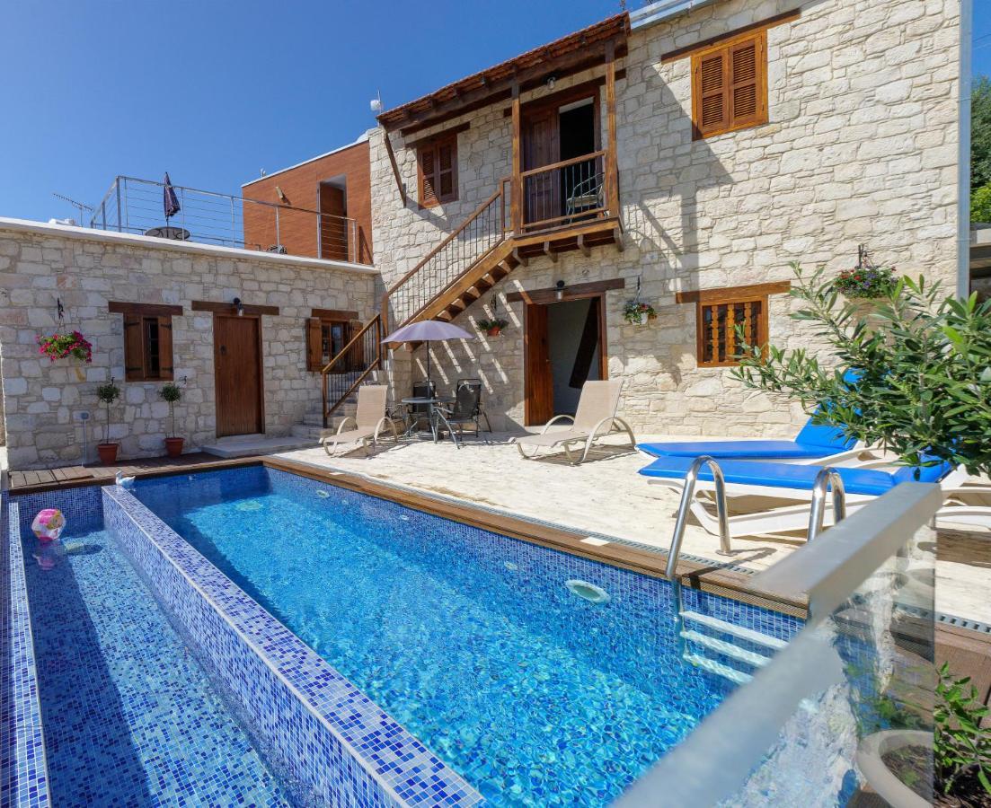 Stonehouse With Private Swimming Pool Ferienhaus