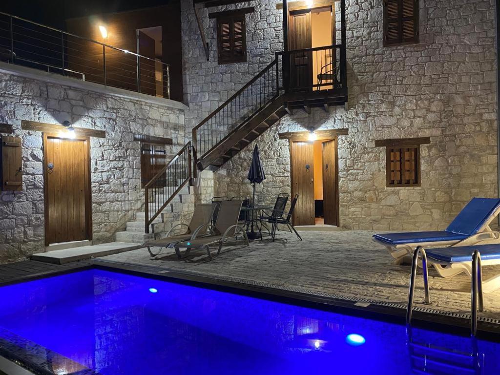 Stonehouse With Private Swimming Pool *