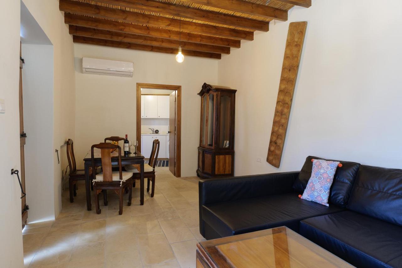Stonehouse With Private Swimming Pool Ferienhaus *