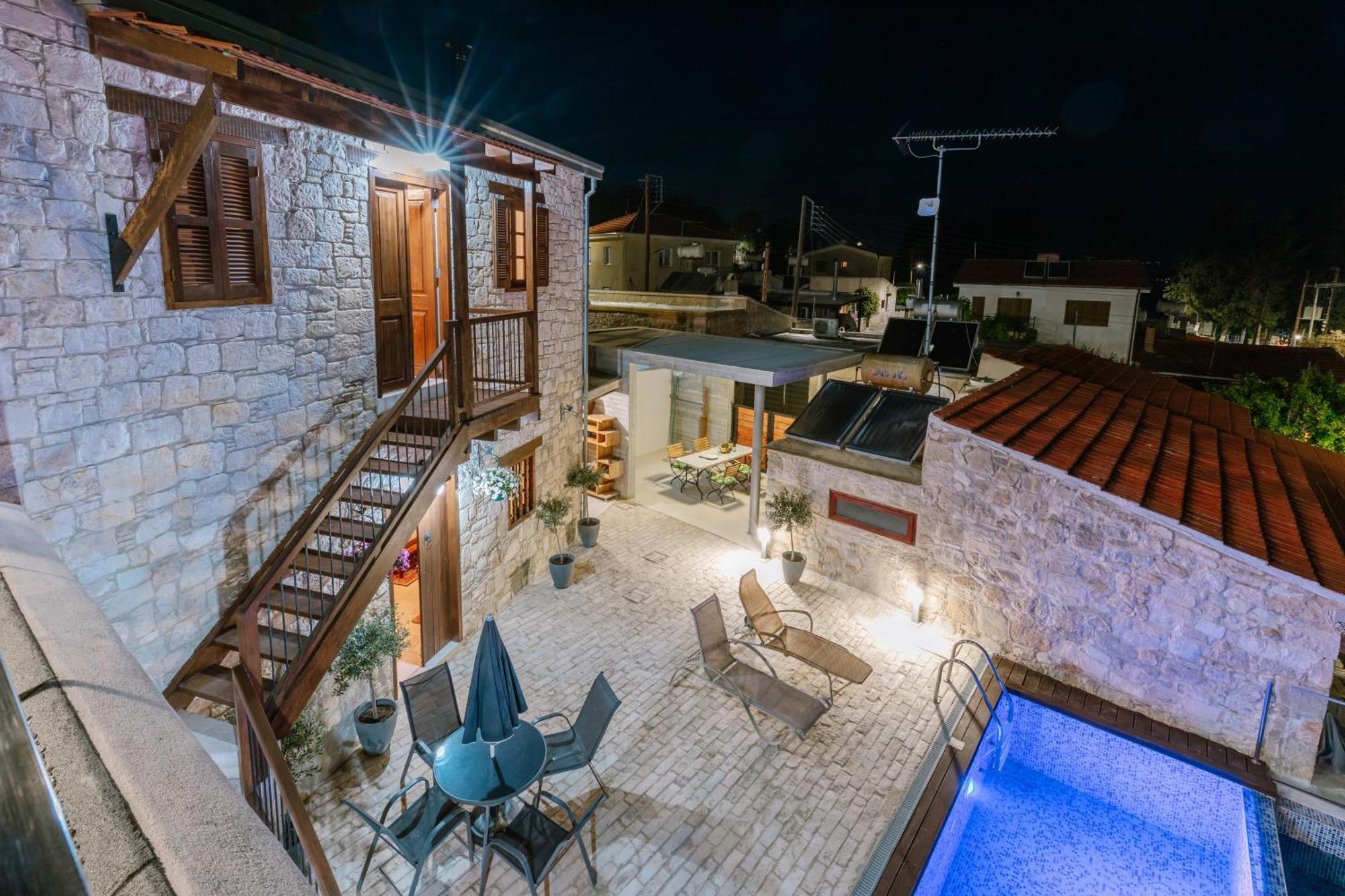 Stonehouse With Private Swimming Pool *