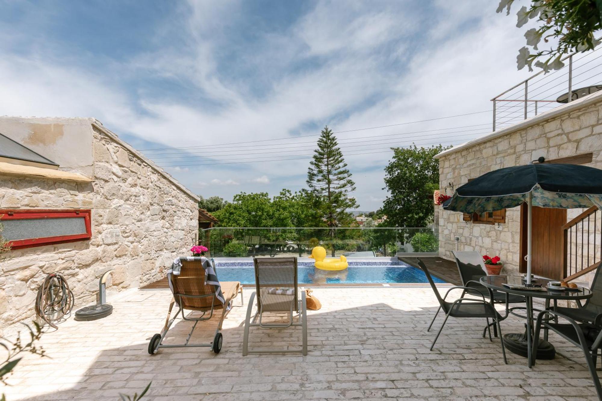 Vakantiehuis Stonehouse With Private Swimming Pool