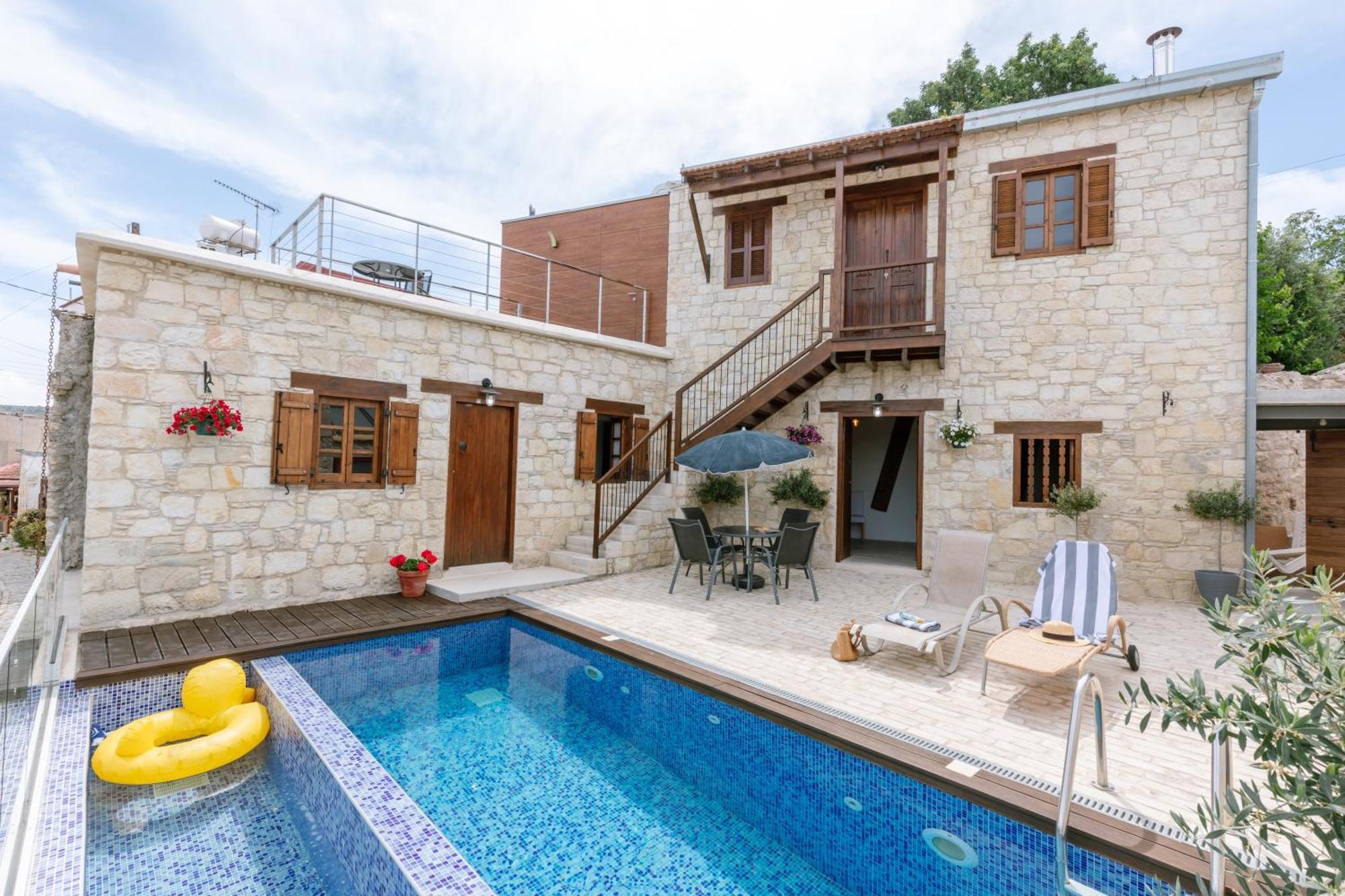 Stonehouse With Private Swimming Pool